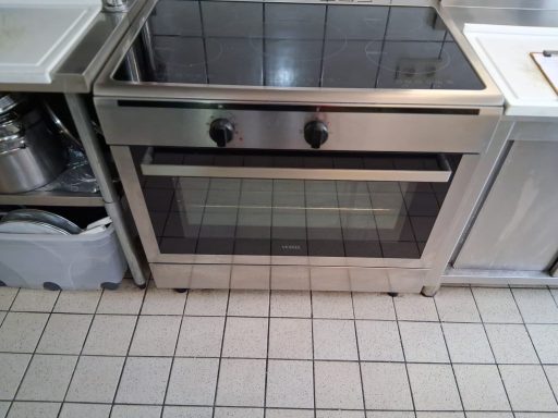 Backofen mit Induktionsplatten